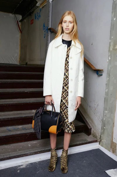 Look 10